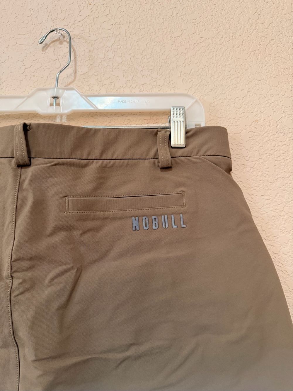 NOBULL Men's Tan Flat-Front Performance Golf Shorts 7in inseam - Picture 6 of 8